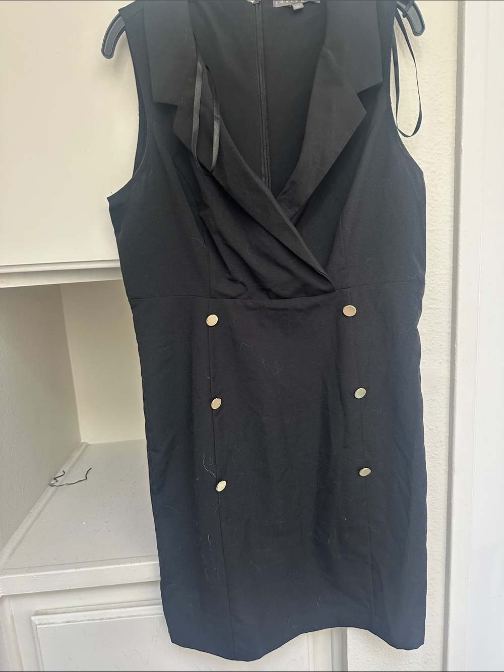 Sleeveless Black Double-Breasted Sheath Dress